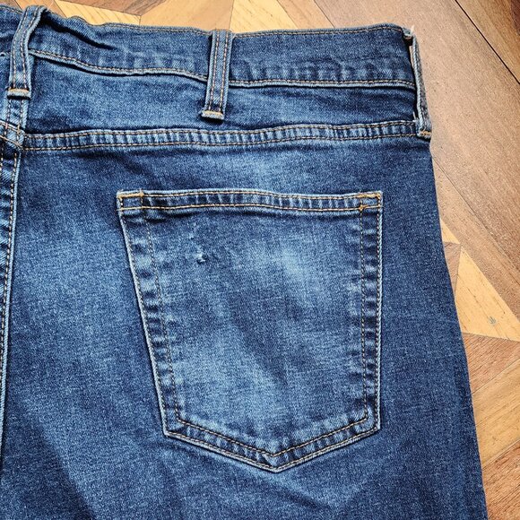 Old Navy Medium Wash Straight Leg Jeans Size 38x34 - Picture 15 of 15